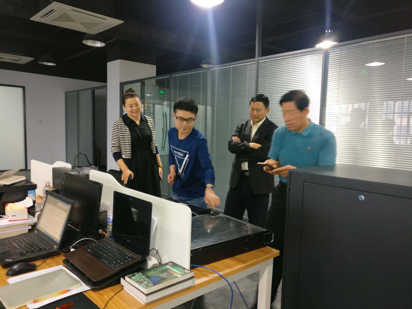 &#20247;&#24425;&#23448;&#32593;&#45;&#40;&#20013;&#22269;&#41;&#32929;&#20221;&#26377;&#38480;&#20844;&#21496;